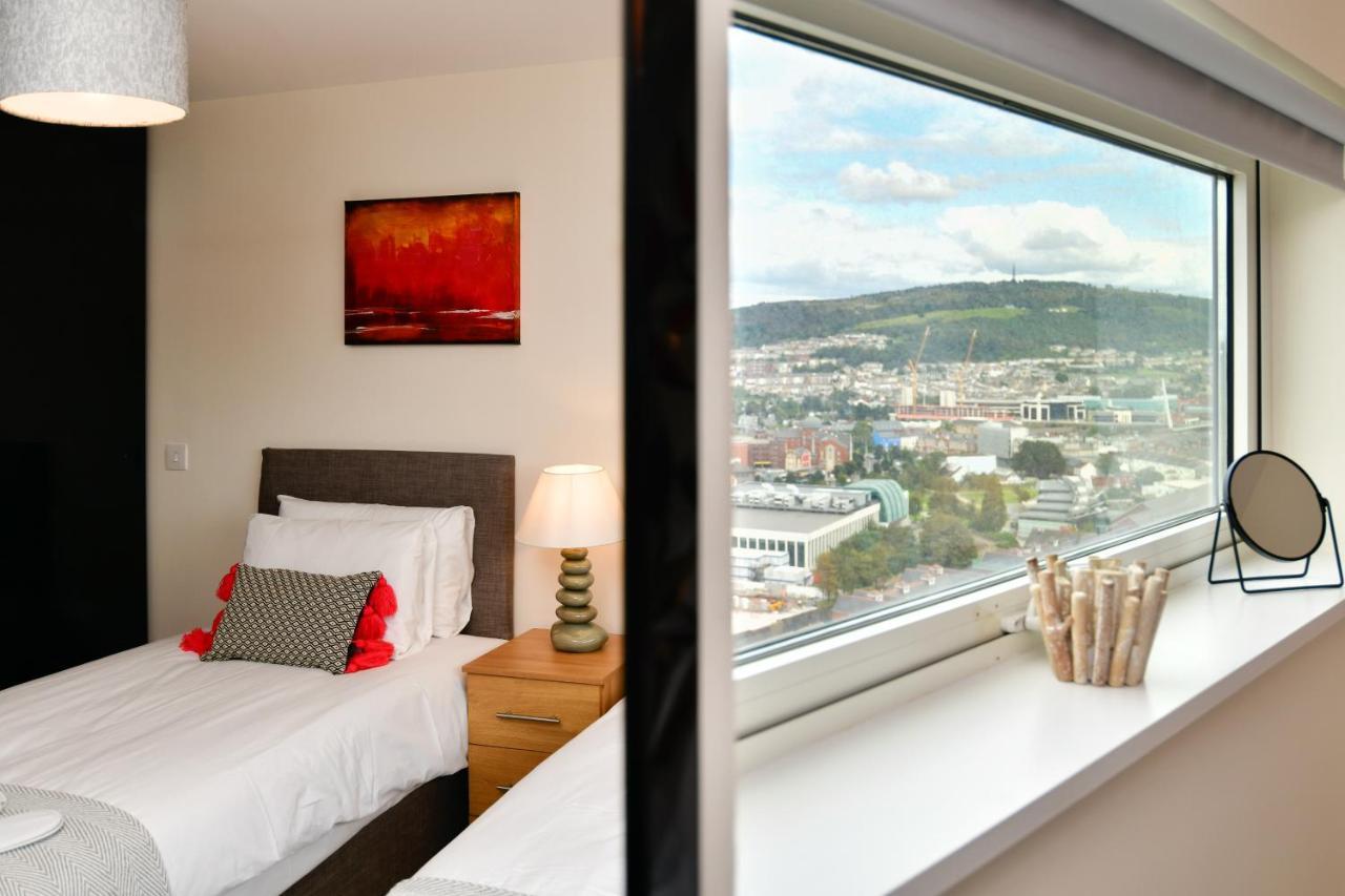 Just Stay Wales - Meridian Quay Penthouses Swansea Exterior photo