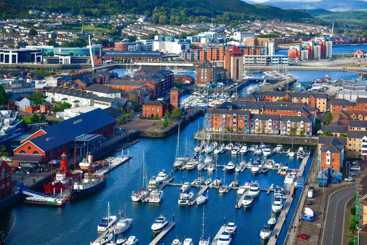 Just Stay Wales - Meridian Quay Penthouses Swansea Exterior photo